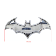 EMBLEMAT ZNACZEK BATMAN SREBRNY